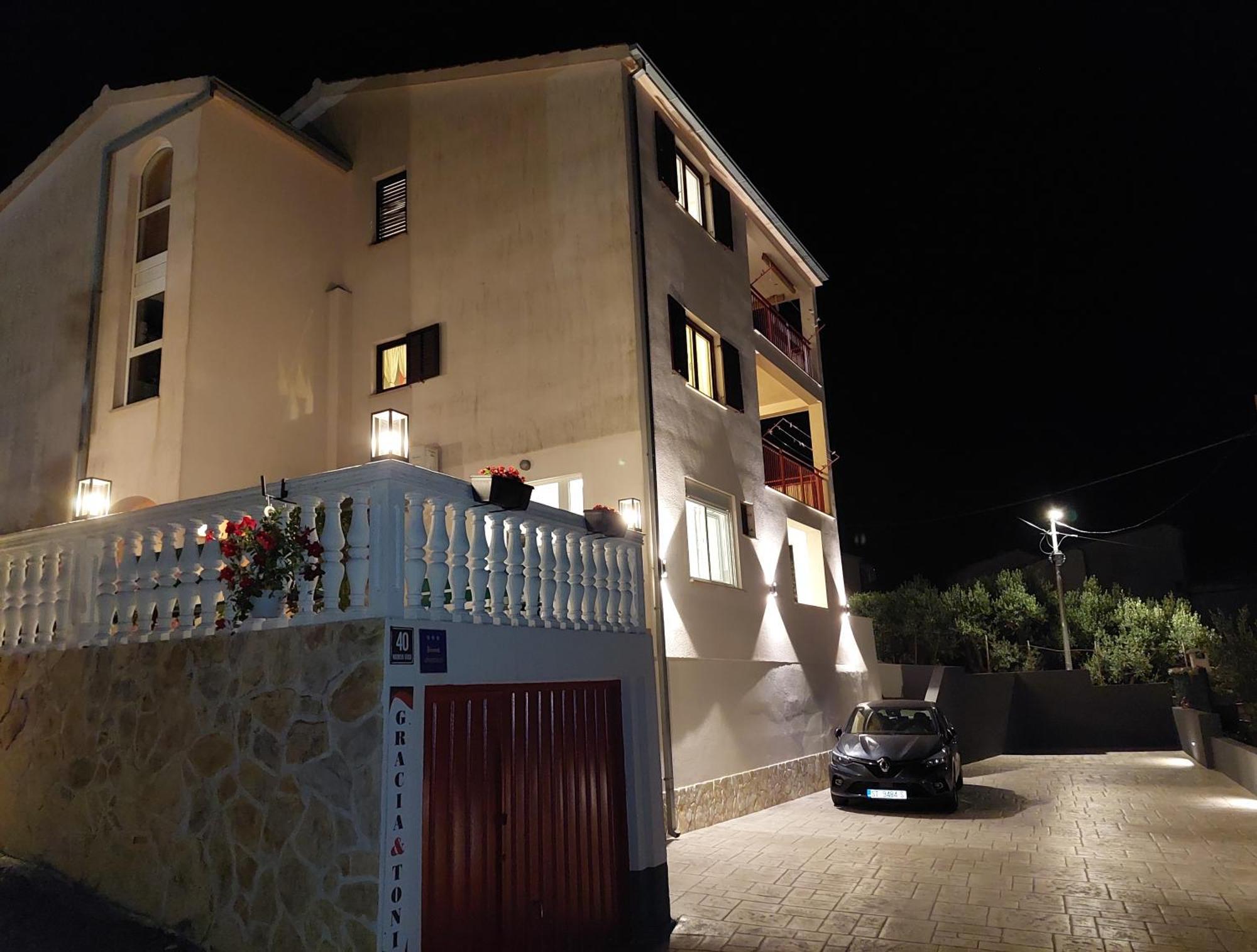 Apartment Gracia & Toni Trogir